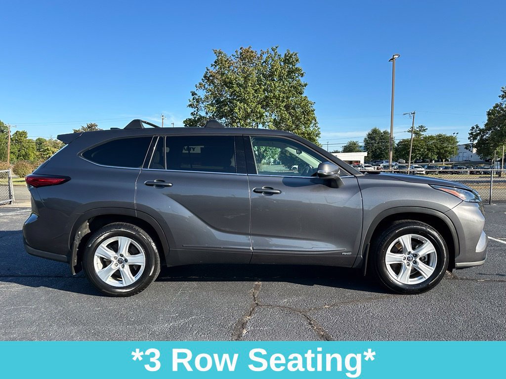 Used 2022 Toyota Highlander LE AWD/4WD image 10