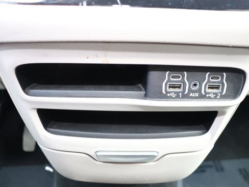 Used 2023 Chrysler Voyager LX image 28