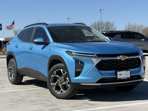 New 2026 Chevrolet Trax LT w/ Driver Confidence Package image 2