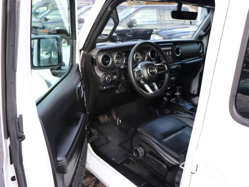 Used 2023 Jeep Wrangler Sahara image 10