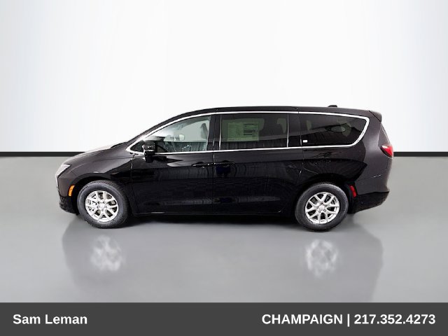New 2027 Chrysler Pacifica Select FWD image 4