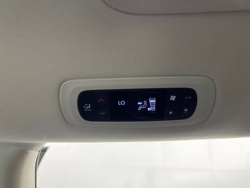 Used 2024 Chrysler Pacifica Touring-L FWD image 48