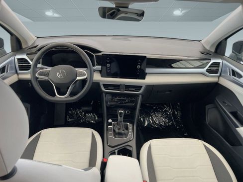 New 2026 Volkswagen Taos SE image 16