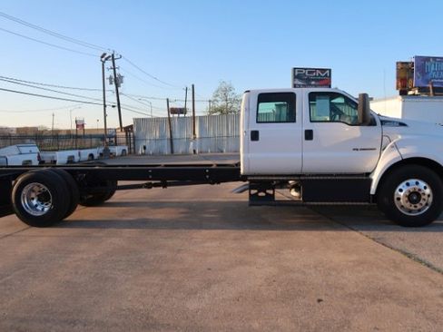 Used 2019 Ford F650 2WD Crew Cab Super Duty image 4