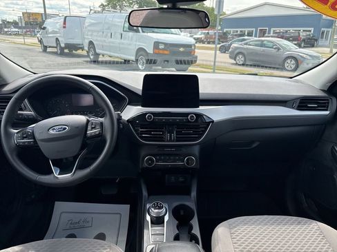 Used 2022 Ford Escape SE w/ Cold Weather Package image 16