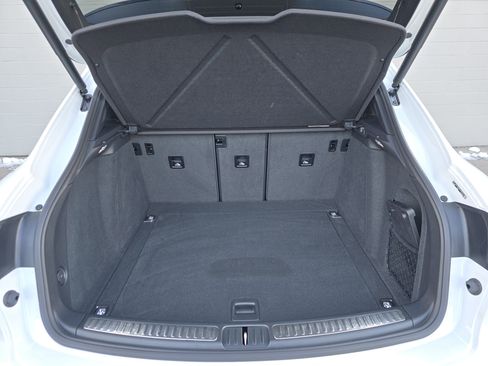 Certified 2025 Porsche Macan image 15