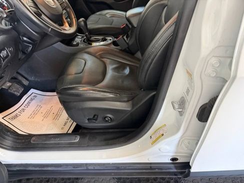 Used 2019 Jeep Cherokee Limited AWD/4WD image 23