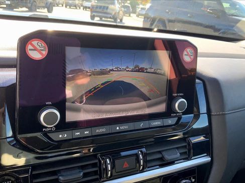 Used 2025 Nissan Pathfinder SV image 26