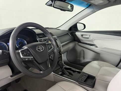 Used 2017 Toyota Camry XLE w/ Moonroof Package FWD image 4