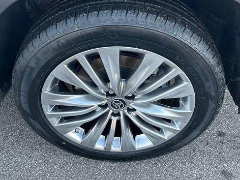 Used 2023 Toyota Highlander Platinum image 26