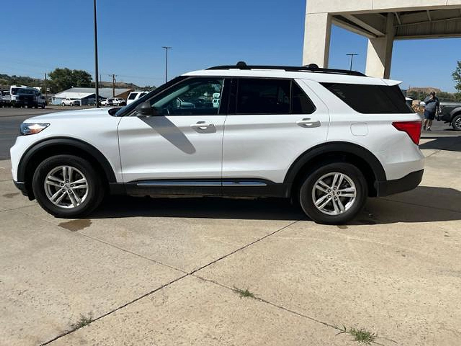 Used 2022 Ford Explorer XLT AWD/4WD image 9