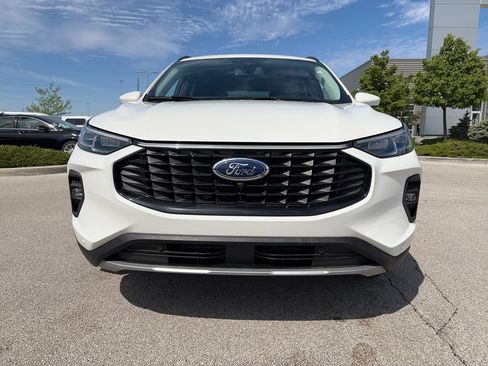 Used 2024 Ford Escape Platinum AWD/4WD image 2