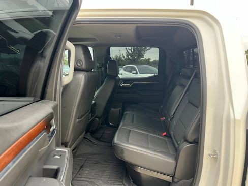 Used 2024 GMC Sierra 1500 Denali w/ Denali Reserve Package AWD/4WD image 17