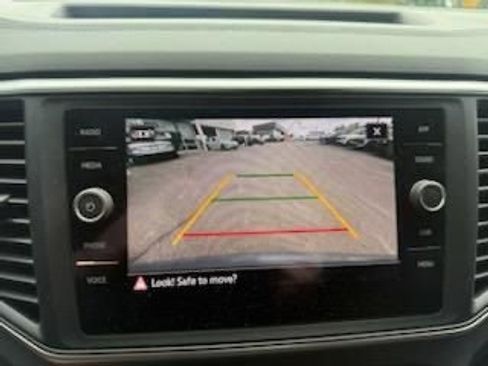 Used 2021 Volkswagen Atlas Cross Sport SE FWD image 11