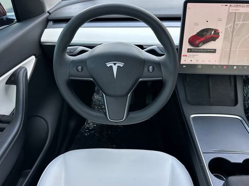 Used 2021 Tesla Model Y Long Range image 15