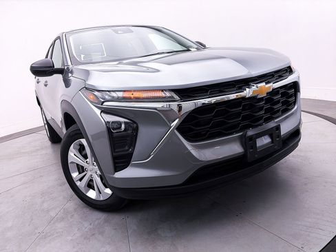 Used 2024 Chevrolet Trax LS w/ Driver Confidence Package FWD image 6