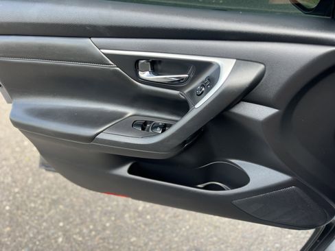 Used 2017 Nissan Altima 2.5 SL w/ Moonroof Package image 18