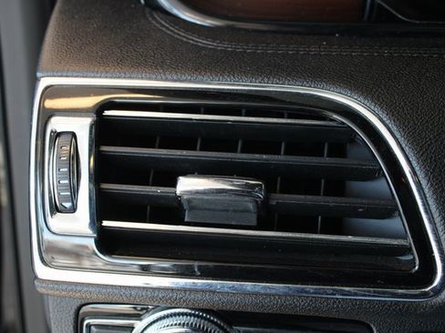 Used 2019 Lincoln Navigator Select image 8