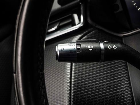 Used 2021 Land Rover Range Rover Velar R-Dynamic S image 31