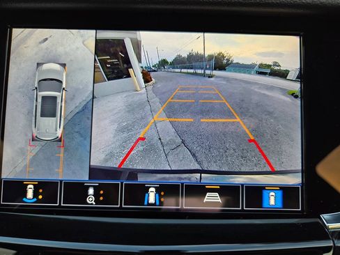 Used 2024 Cadillac XT6 Premium Luxury w/ Technology Package FWD image 28