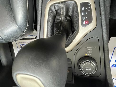 Used 2017 Jeep Cherokee Limited AWD/4WD image 20