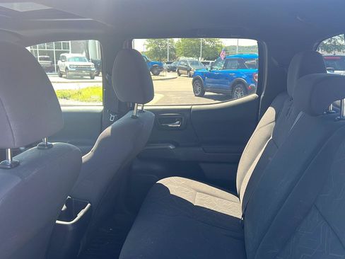 Used 2017 Toyota Tacoma TRD Off-Road AWD/4WD image 18