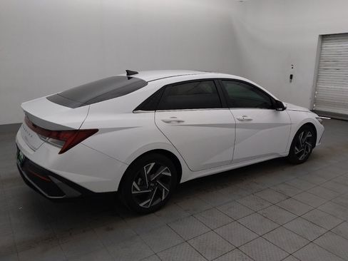 Used 2025 Hyundai Elantra SEL image 10