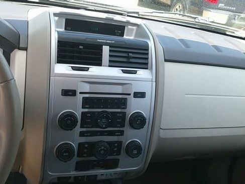 Used 2009 Mercury Mariner Premier FWD image 7
