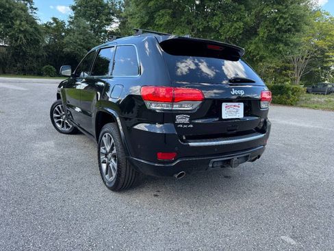 Used 2017 Jeep Grand Cherokee Overland w/ Jeep Active Safety Group AWD/4WD image 32