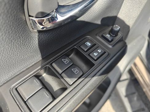 Used 2024 Nissan Titan PRO-4X w/ Pro-4x Convenience Package AWD/4WD image 22