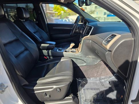 Used 2017 Jeep Grand Cherokee Limited w/ Trailer Tow Group IV image 16