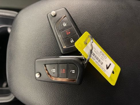 Certified 2025 Toyota RAV4 LE FWD image 24