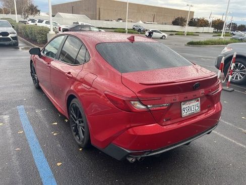 Used 2025 Toyota Camry SE image 7