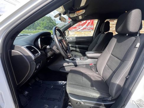 Used 2018 Jeep Grand Cherokee Laredo AWD/4WD image 16