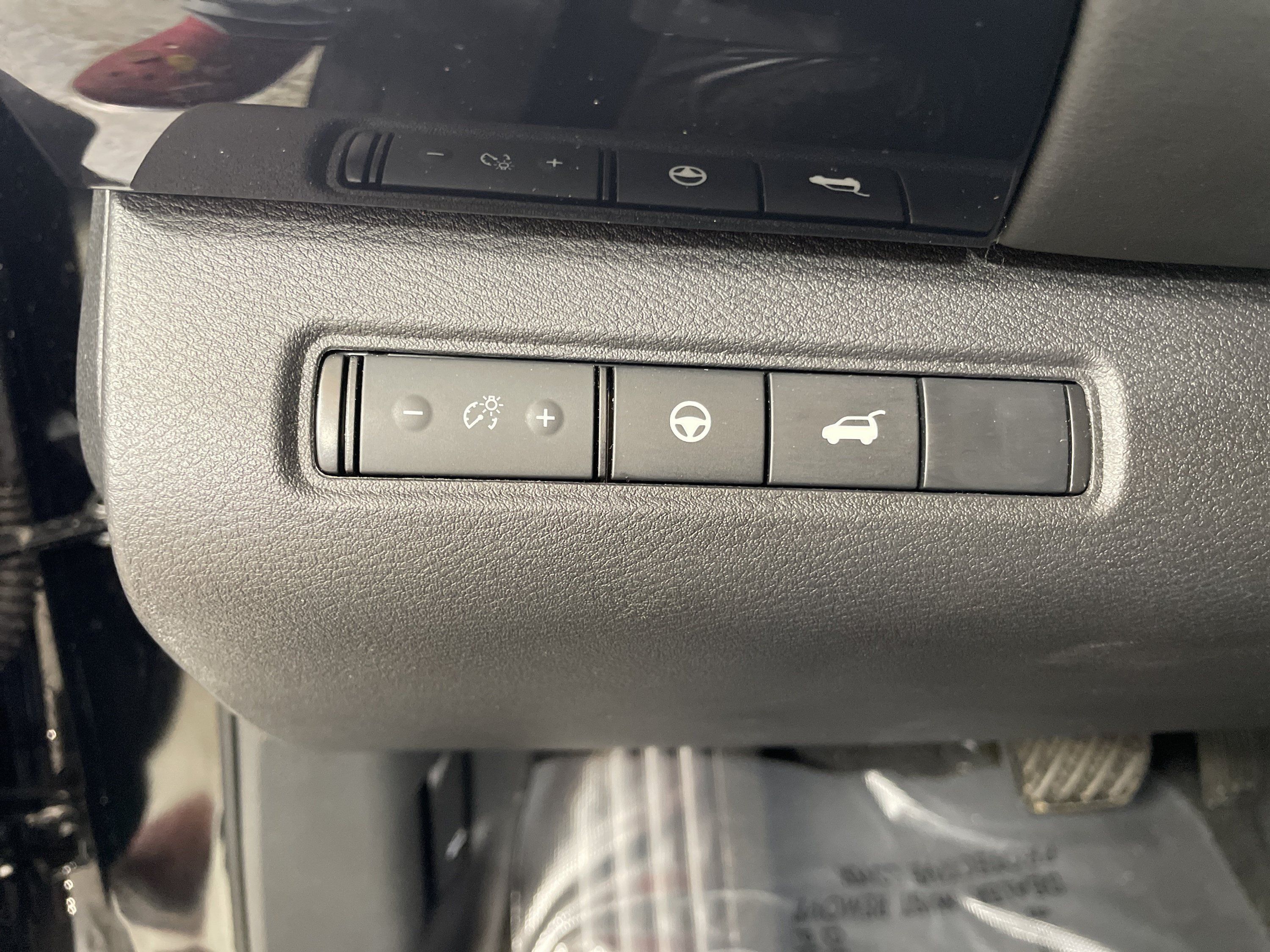 Used 2025 Nissan Pathfinder SV AWD/4WD image 18