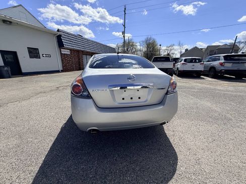 Used 2010 Nissan Altima Hybrid Sedan image 13