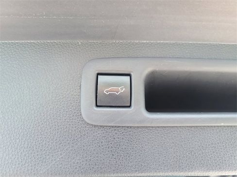 Used 2022 Toyota Highlander XLE image 12