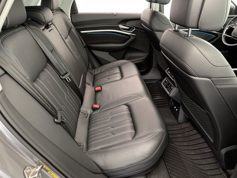Used 2019 Audi e-tron Prestige w/ Prestige Package AWD/4WD image 29