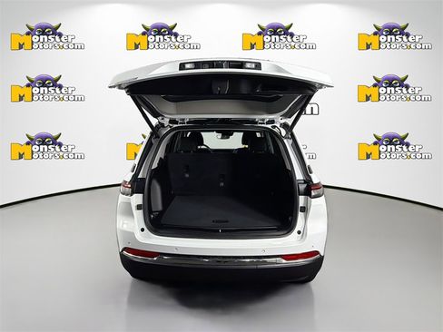 Used 2023 Jeep Grand Cherokee Limited image 23