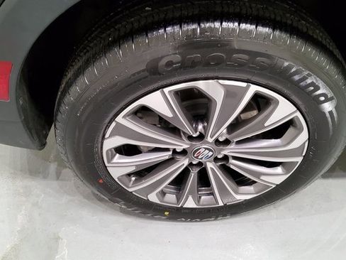 Used 2024 Buick Envision Preferred image 37