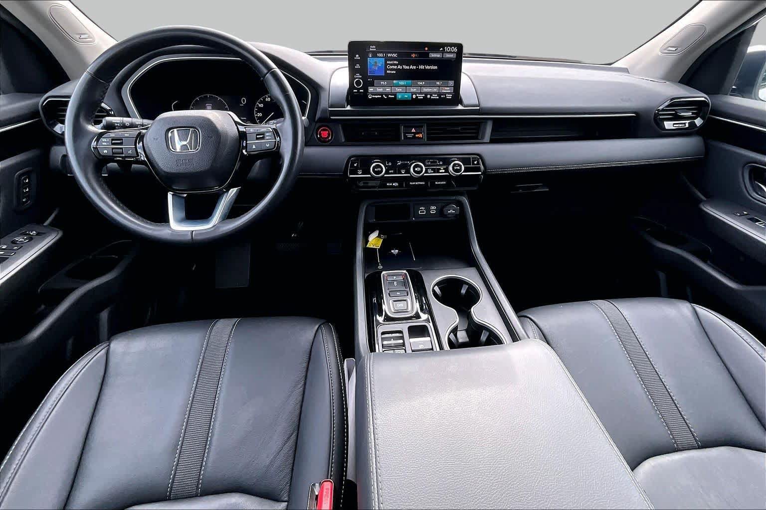 Used 2024 Honda Pilot Touring image 16