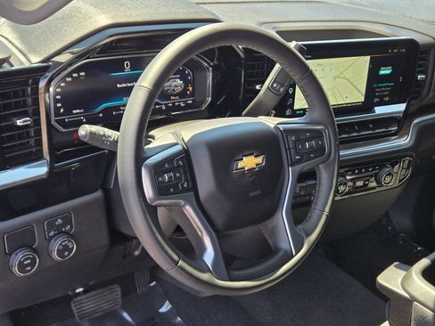 Used 2025 Chevrolet Silverado 1500 LT RWD image 18