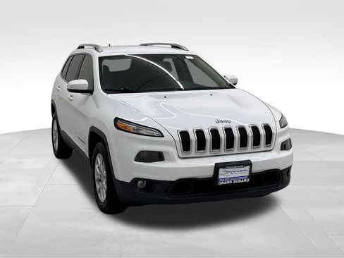 Used 2015 Jeep Cherokee Latitude AWD/4WD image 9