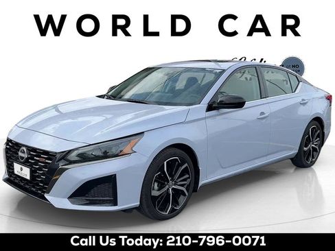Used 2025 Nissan Altima 2.5 SR w/ SR Premium Package FWD image 7