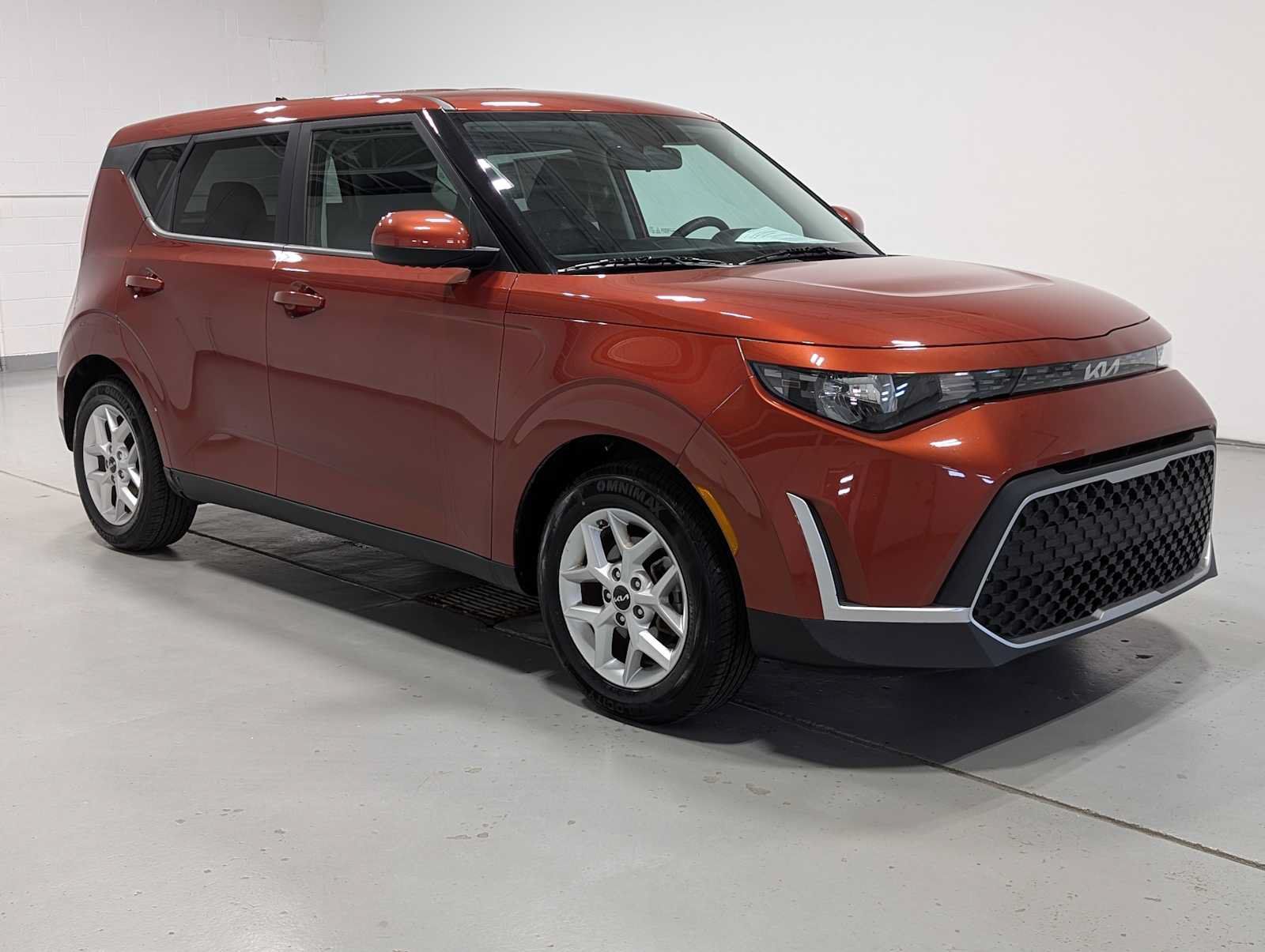 Certified 2023 Kia Soul LX w/ LX Technology Package FWD image 6