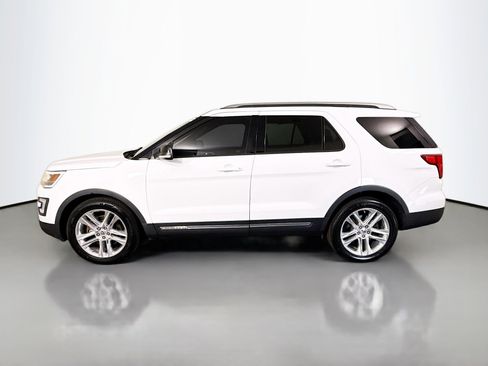 Used 2017 Ford Explorer XLT w/ Equipment Group 202A FWD image 6