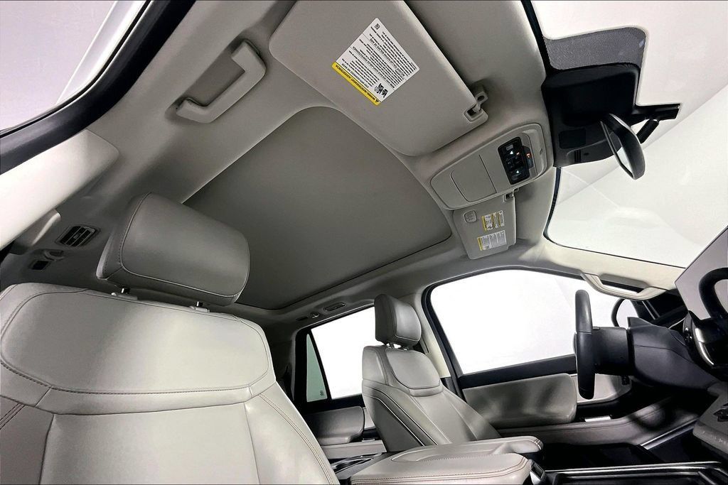 Used 2025 Ford Expedition Active AWD/4WD image 22