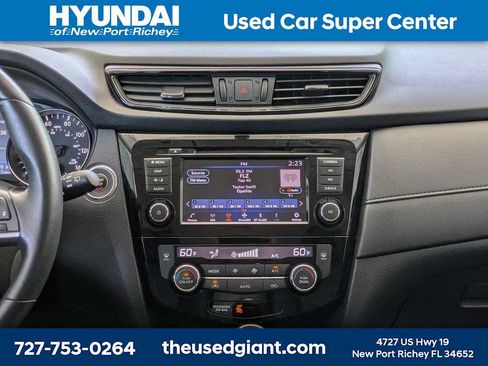 Used 2018 Nissan Rogue SV w/ Premium Package FWD image 21