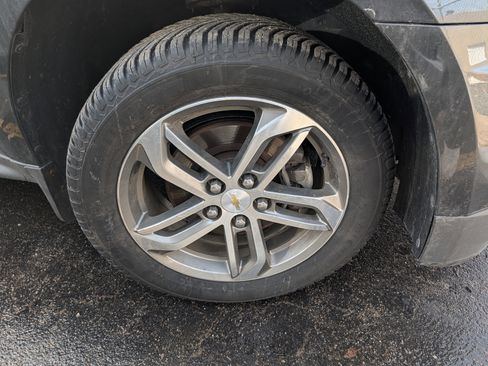 Used 2017 Chevrolet Equinox Premier w/ Enhanced Convenience Package image 3