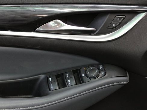 Used 2021 Buick Enclave Essence image 13